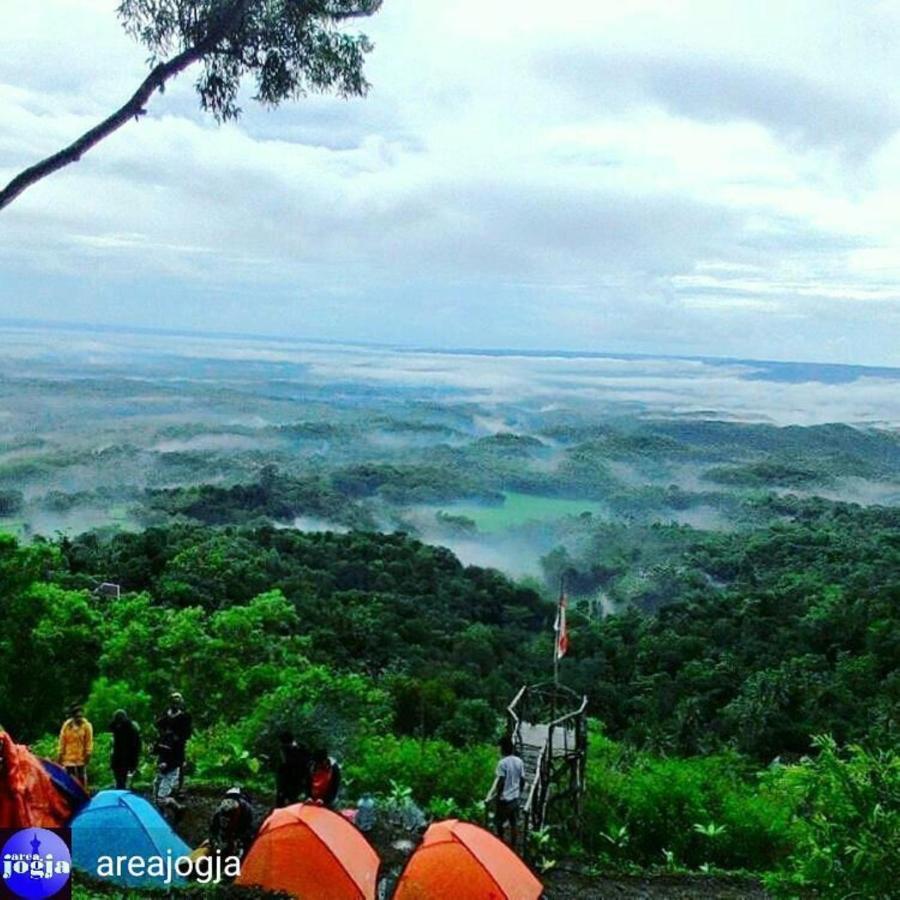 Seribu Batu Songgo Langit Resort & Camp Bantul Exterior photo